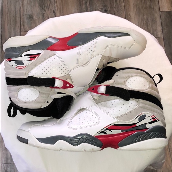 Jordan’s Bugs bunny 8’s Shoes - Picture 3 of 7